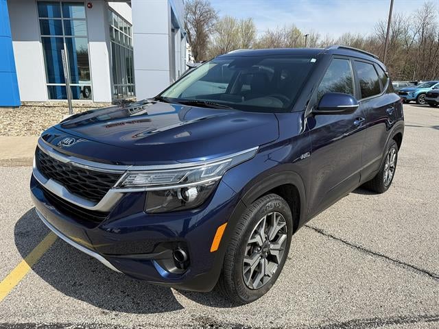 2021 Kia Seltos EX in Blue — front three-quarter view